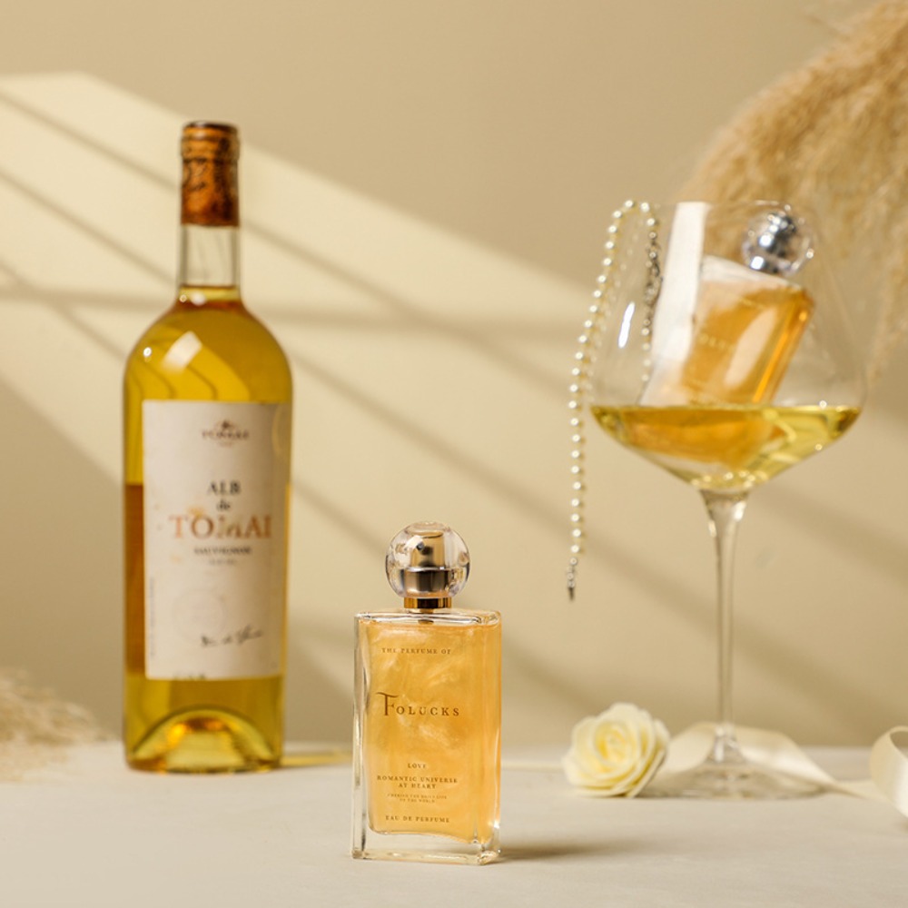 オートクチュールコレクションの新鮮で自然なフローラルフルーテ - The Collection Perfume Fragrance のレビューと価格